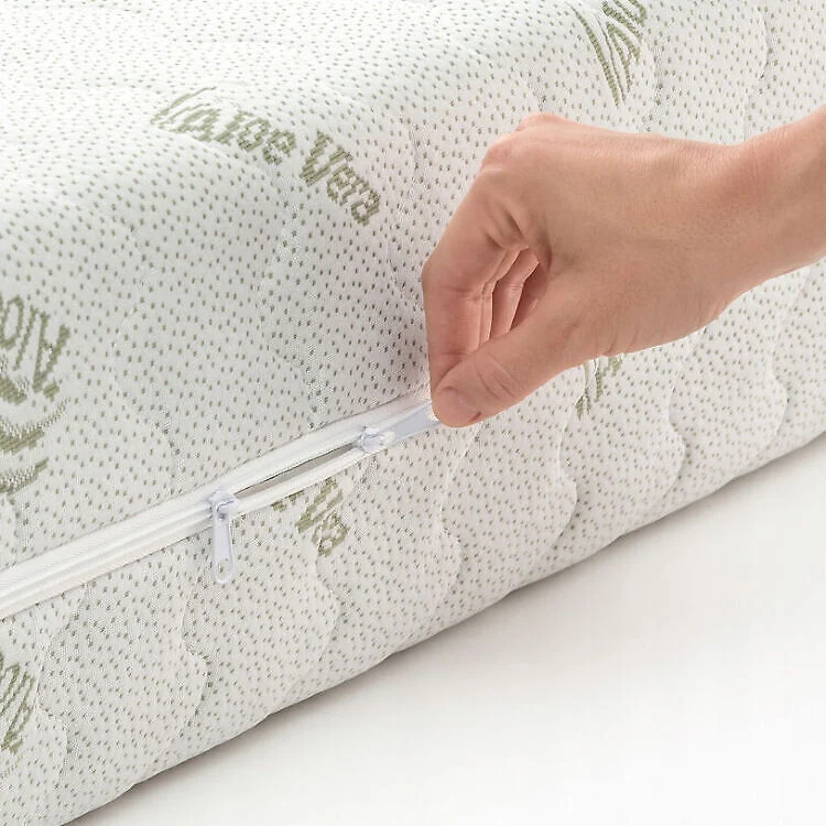 roheliste Aloe Vera motiividega kate ja tõmblukk